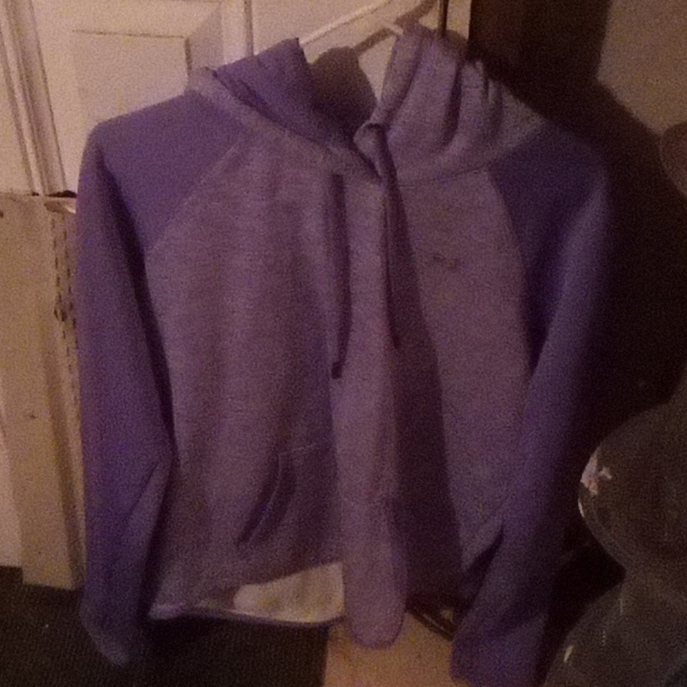 UnderArmer Hoodie $26